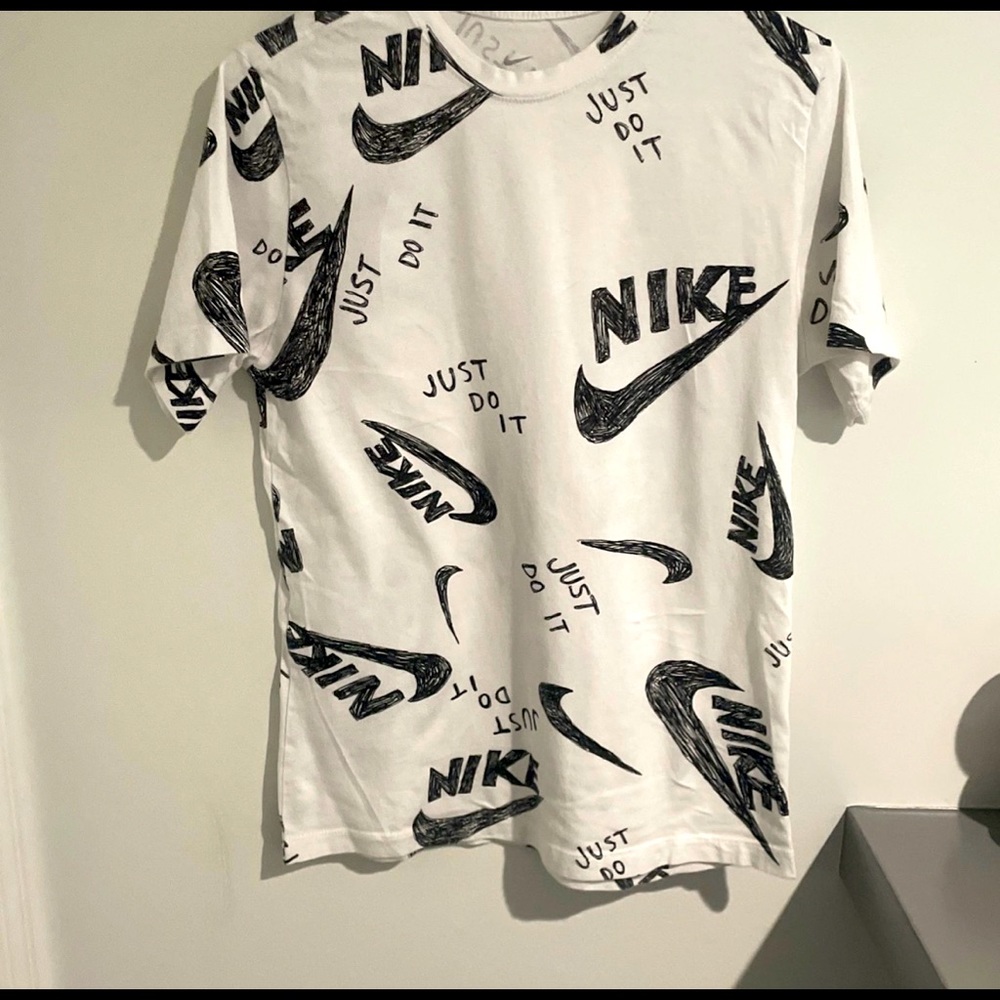 Nike white and black logo pattern t-shirt